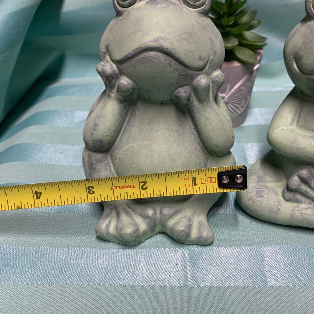 2 Green Garden Frog Figurines Painted Cement - Picture 9 of 9